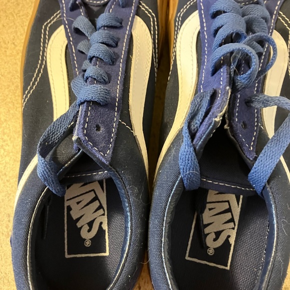 Women’s Blue and White Vans size 7 NWOT - Picture 3 of 4